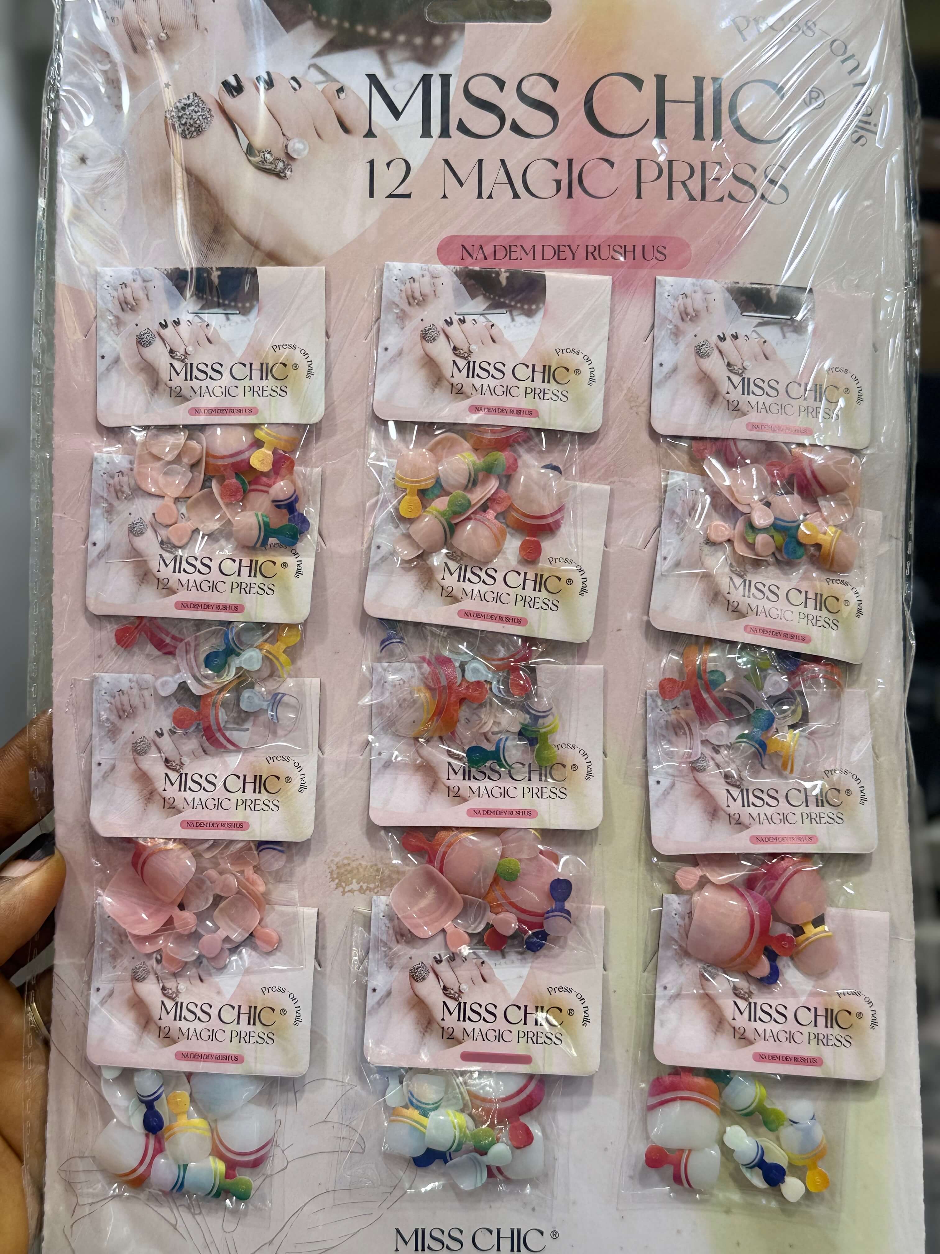 Color toe nails