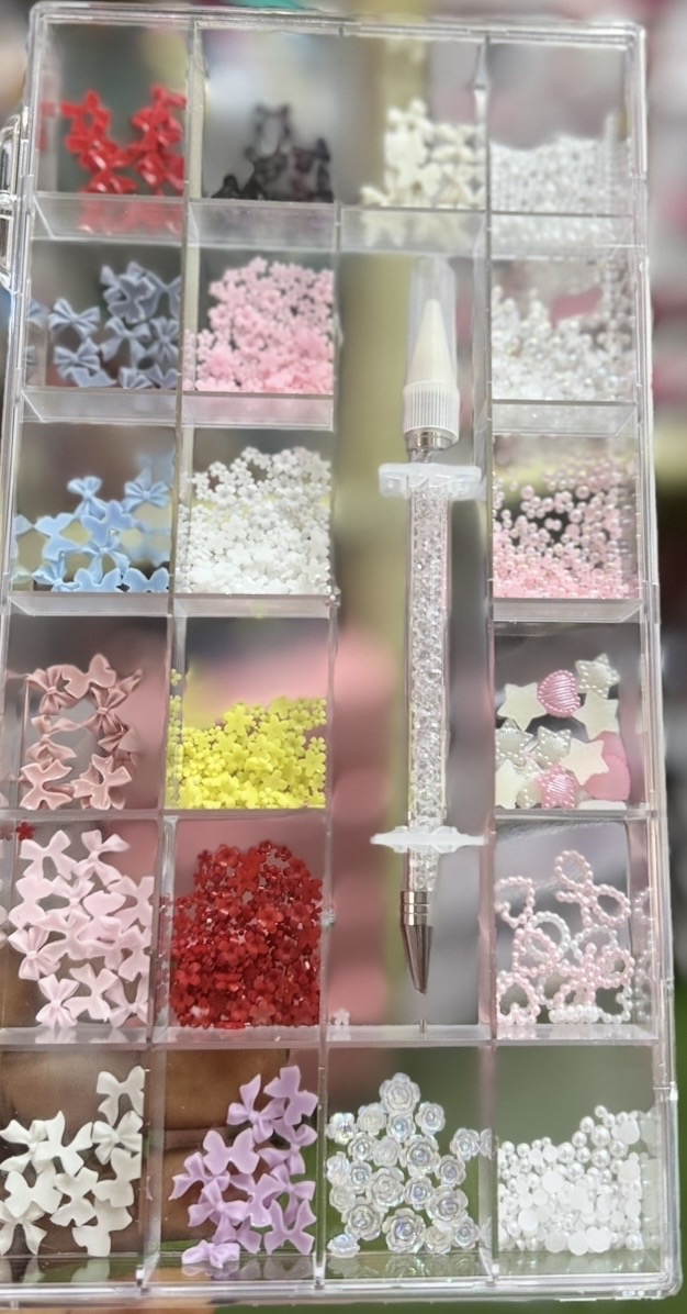 Nails charm with picker
