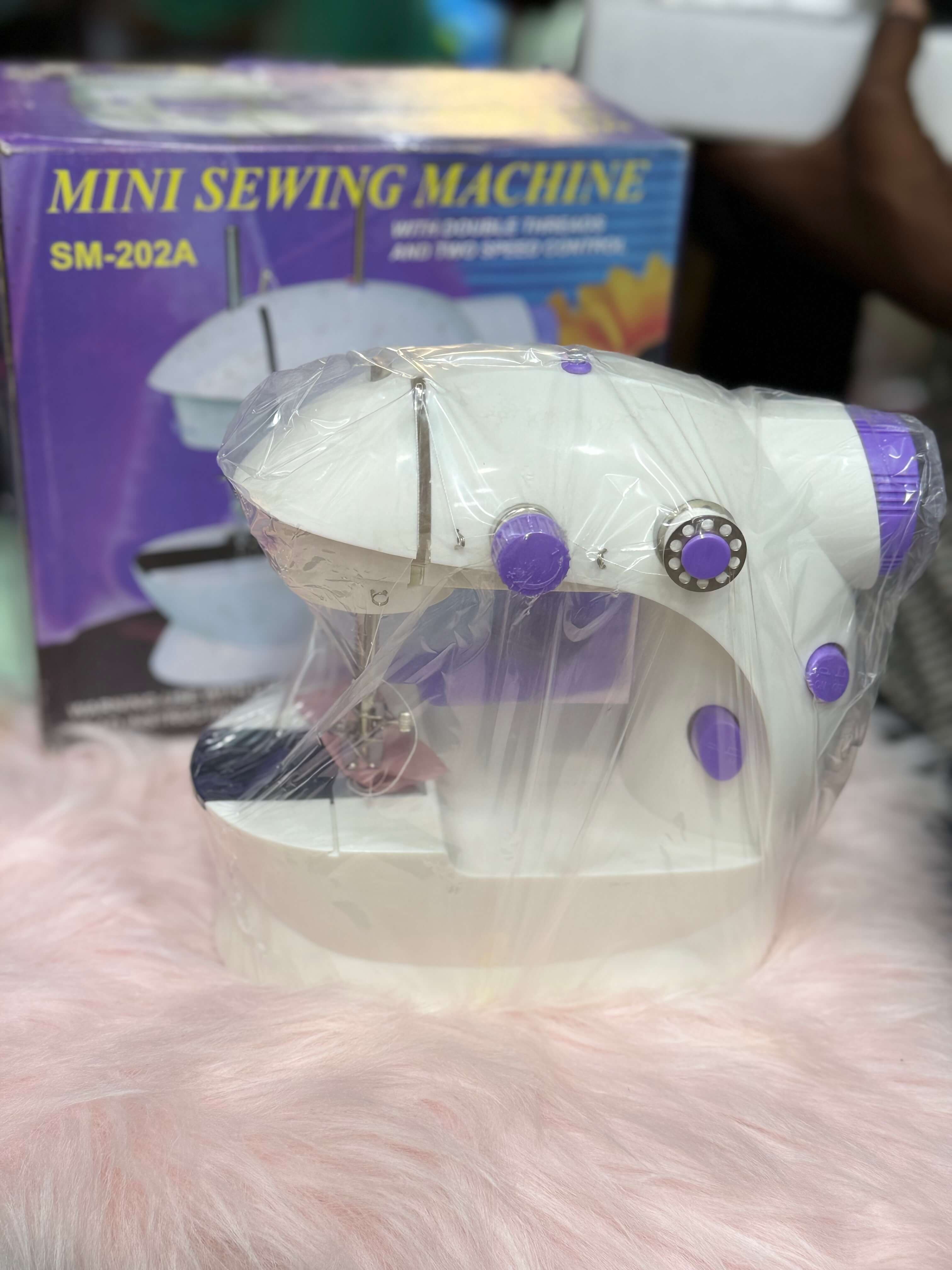 Mini sewing machine